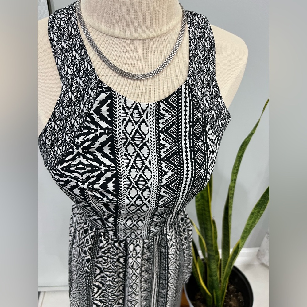 Final Sale!! 🔥🔥American Eagle Outfitters black and white dress